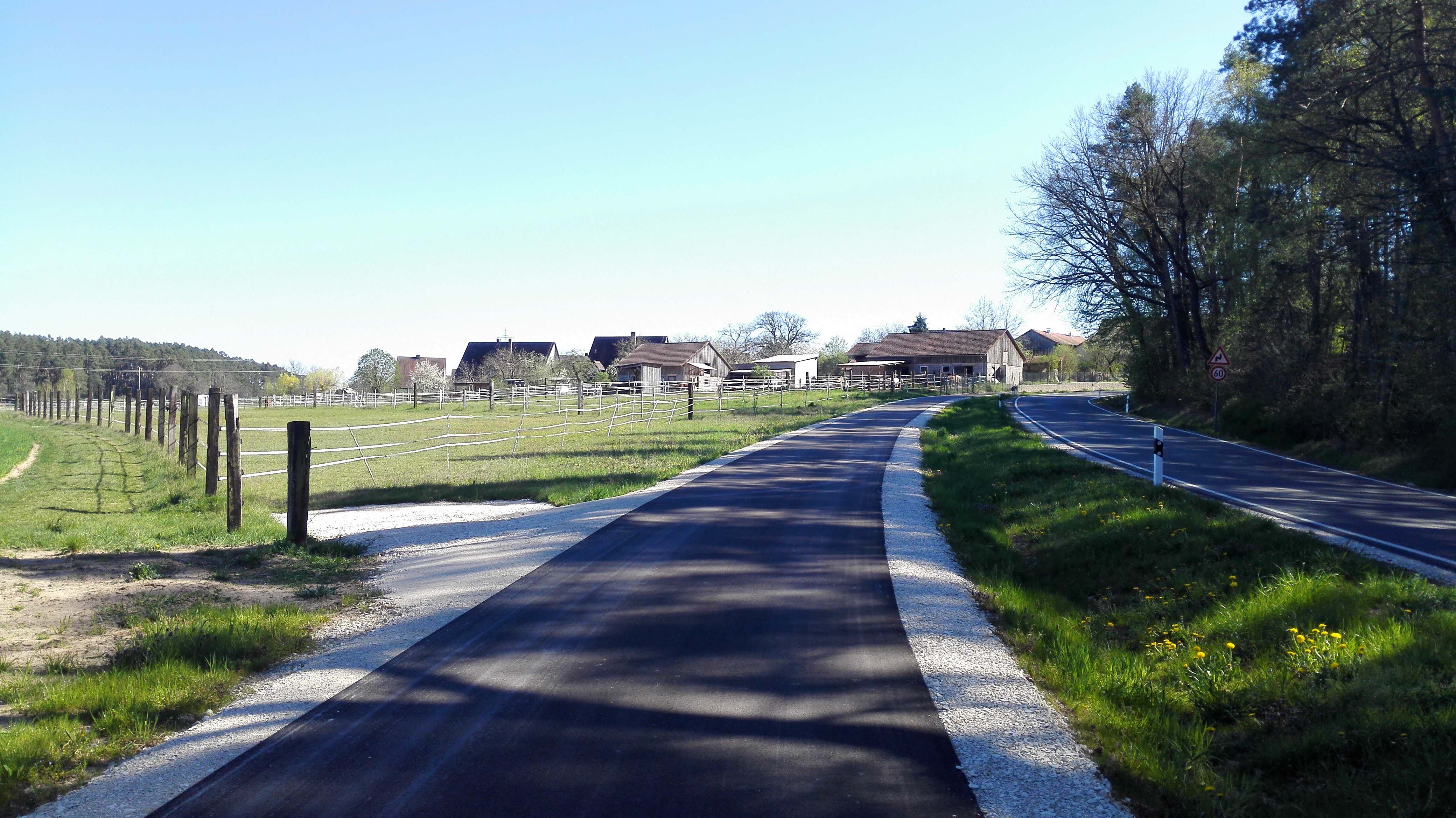 Perfekter Radweg vor Weinmannshof